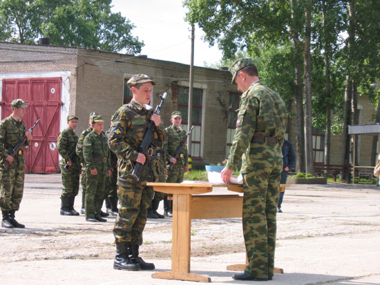 курсант Леснов на принятия военной присяги прибыл